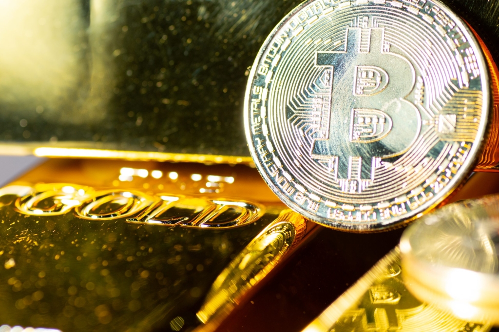 Ünlü Finans Uzmanı Bitcoin, Altın ve Gümüş İçin Tarih Verip Uyardı: Büyük Değişime Hazır Olun!