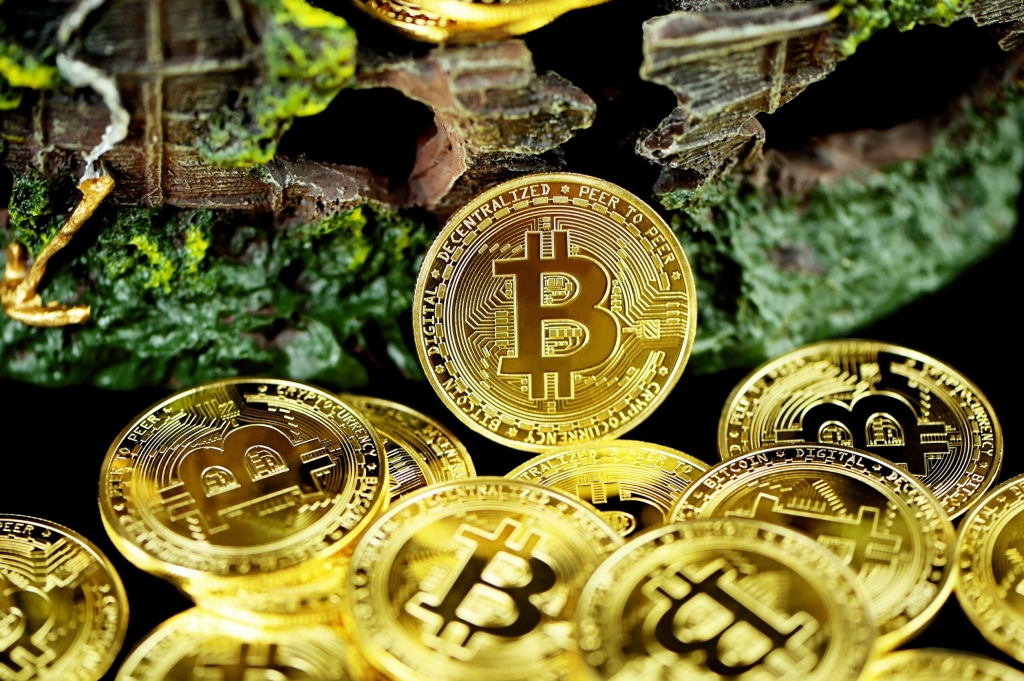 Ünlü Yazardan Bitcoin, Altın ve Gümüş Çağrısı: Amerikan İmparatorluğu Çöküyor!
